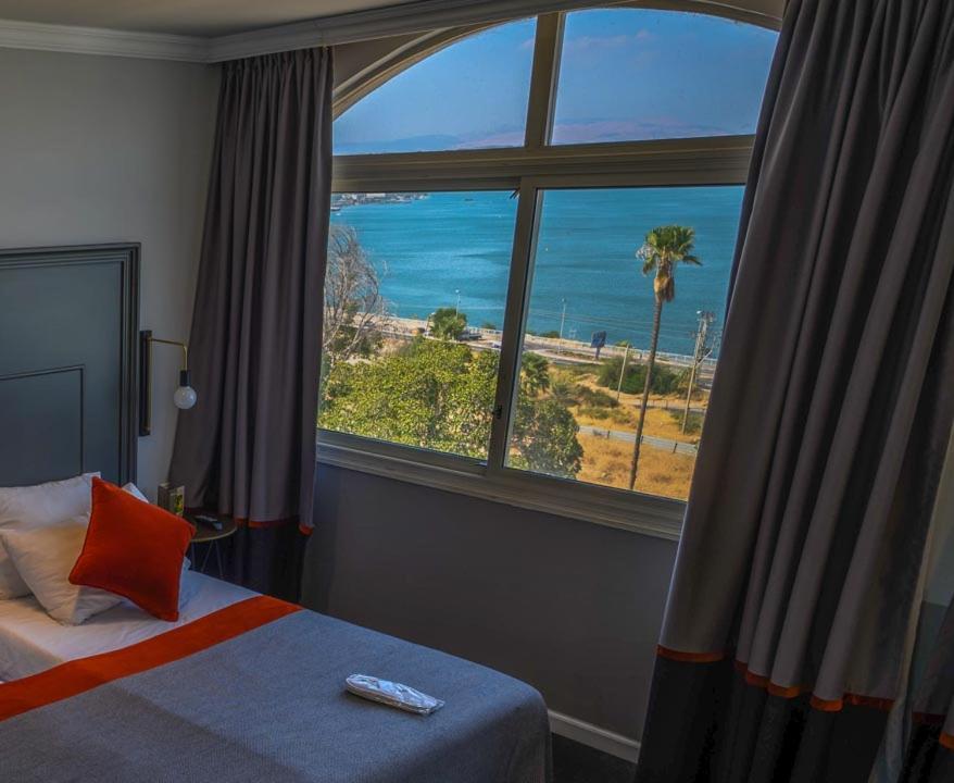 Royal Plaza Hotel 4*